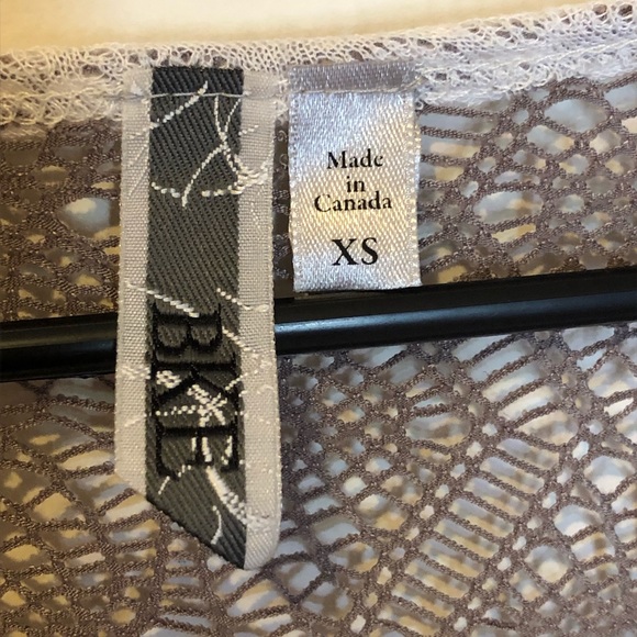 BKE white and taupe knit top with crocheted back - Picture 4 of 4